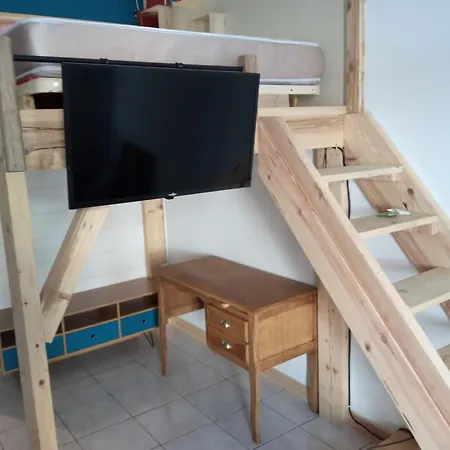 A 2 Pas De Naval Group Au Coeur D Rue Commercante * שרבורג