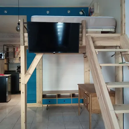 A 2 Pas De Naval Group Au Coeur D Rue Commercante * שרבורג