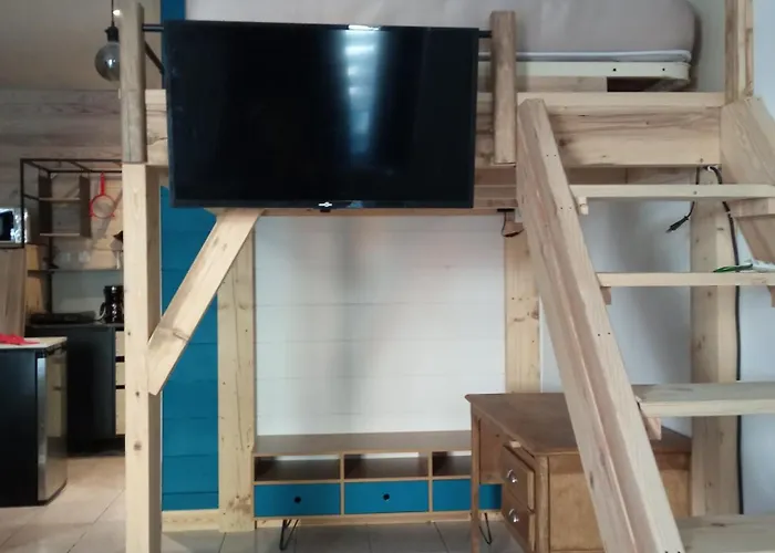 A 2 Pas De Naval Group Au Coeur D Rue Commercante * Cherbourg-en-Cotentin