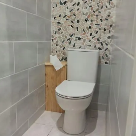 A 2 Pas De Naval Group Au Coeur D Rue Commercante Cherbourg-en-Cotentin